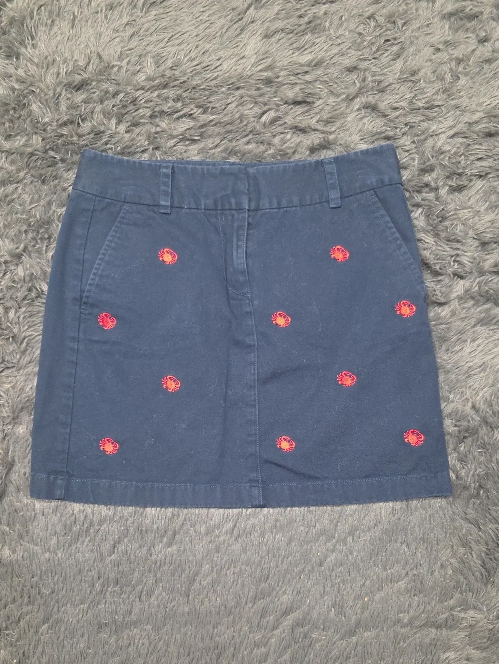 Vineyard Vines- Navy Mini Skirt with Red Crab Embroidery. Size 4